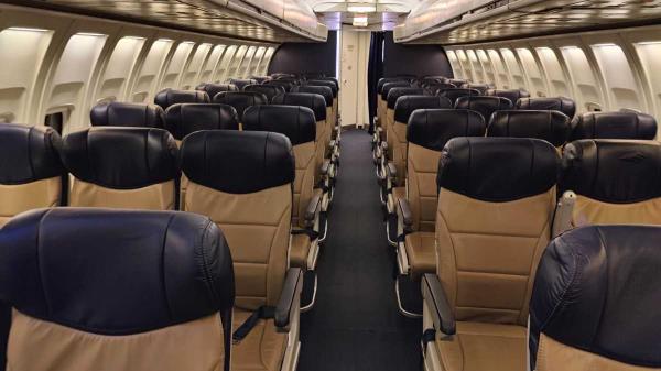 737 coach class seating
